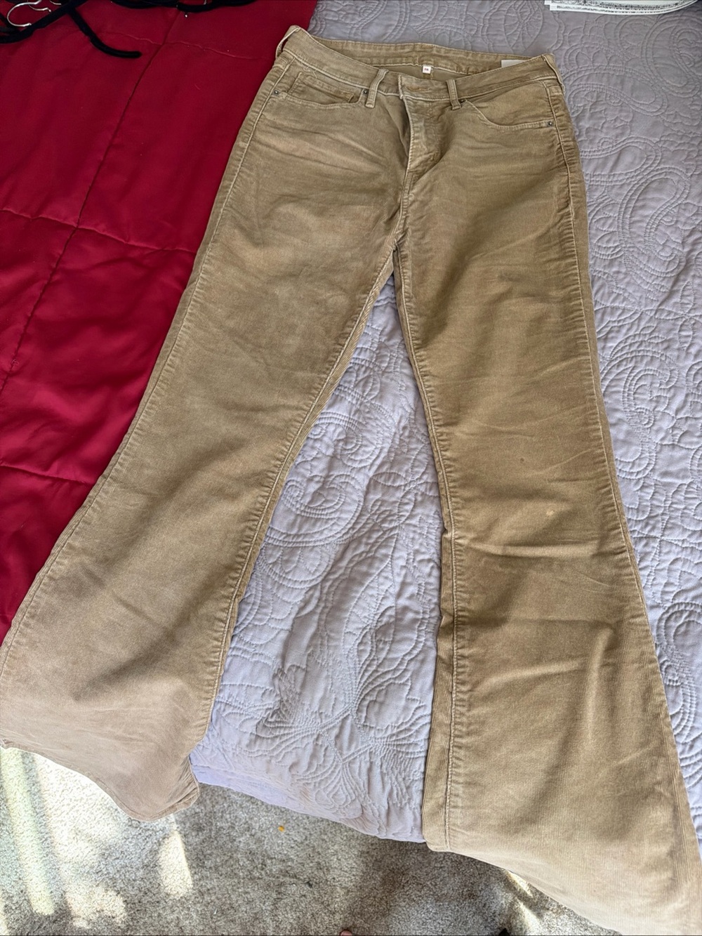 Women’s Levi brand Beige Flared corduroy jeans size 28